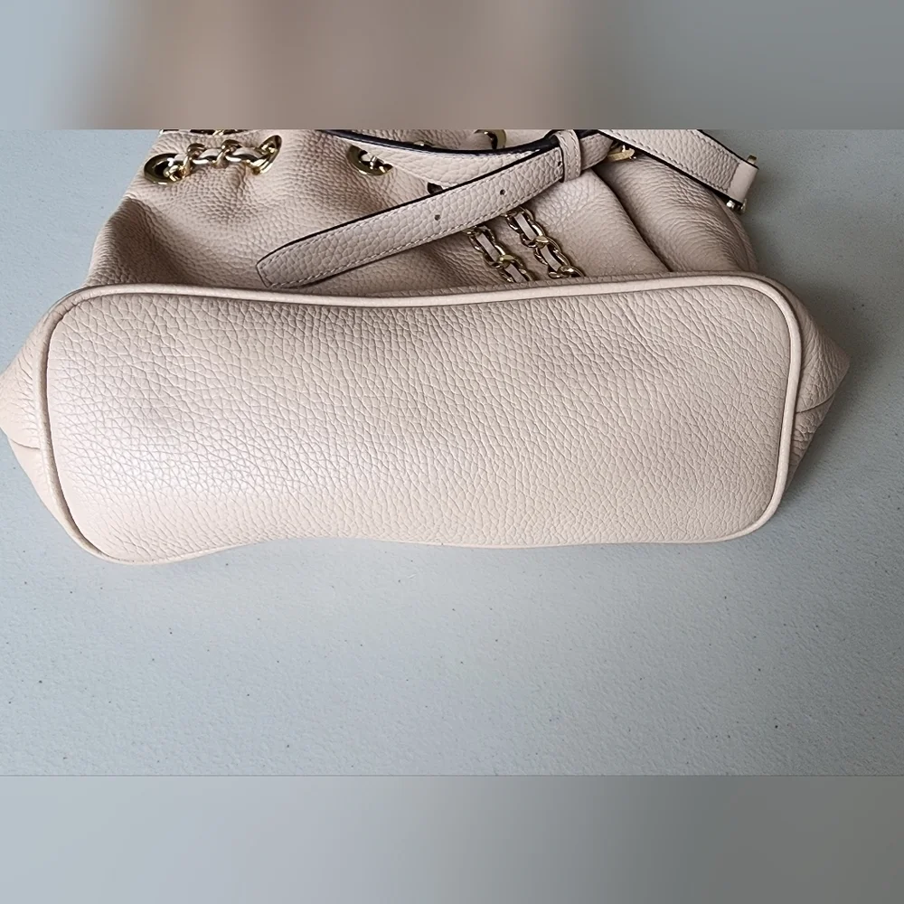 Michael Kors FRANKIE Med Drawstring Blush Messenger Bag - Picture 2 of 10